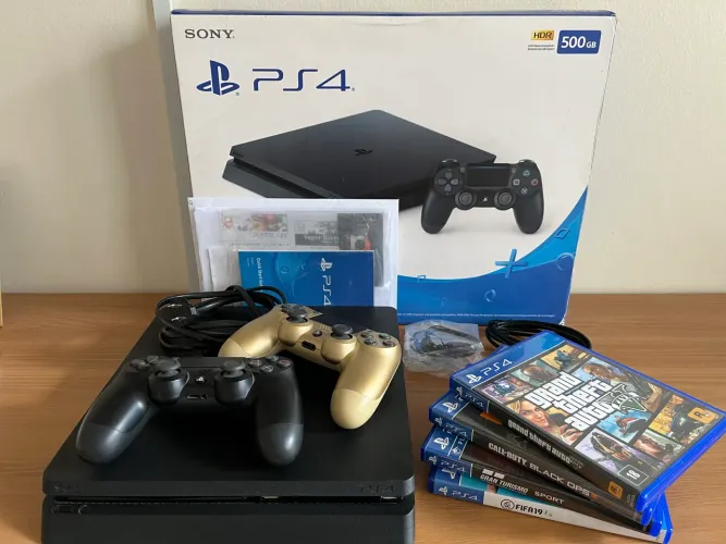 PlayStation PS4 500gb + 2 controles + 4 jogos