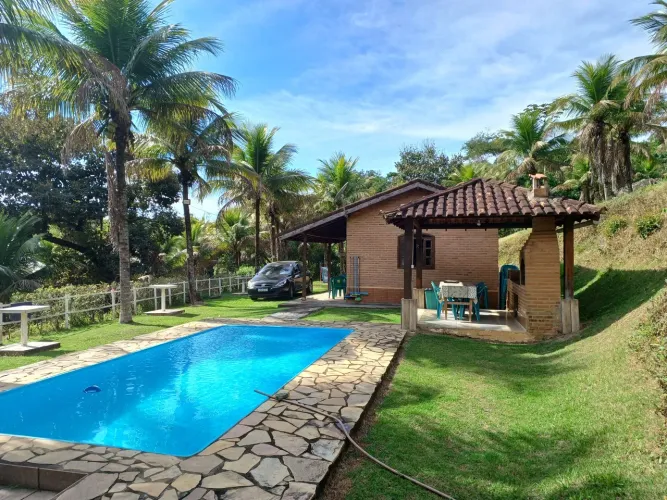 Lindo sitio com coqueiros