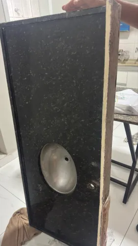 Bancada de mármore com pia inox