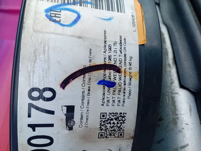 Vendo esse par de discos de freio dianteiro pra fiat palio wekende e uno