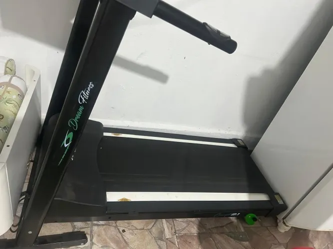 Vendo esteira com pouco tempo de uso