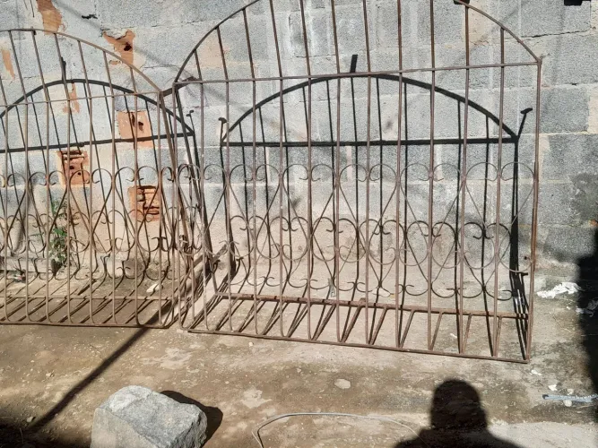 Vende-se grade feito de pombo