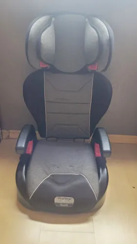 Cadeirinha de carro vira acento