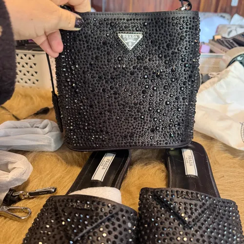 Conjunto de bolsa Prada e rasteira premium
