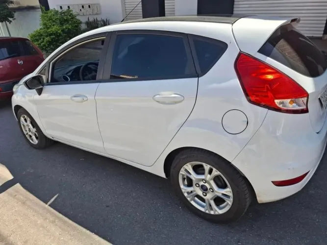 Ford Fiesta 1.5 16V Flex Mec. 5P 2015