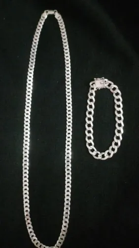 Cordão e pulseira de prata nova, único dono.