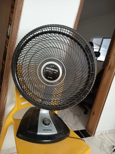 Ventilador semi novo