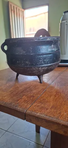 Relicário Caldeirão de ferro fundido perfeito