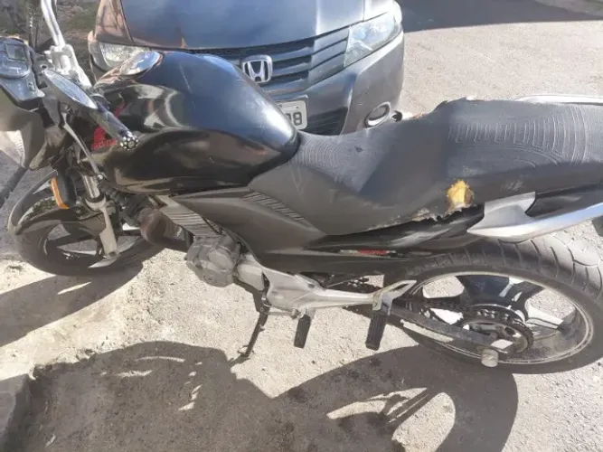 Cb 300 pronta pra transferência. Nao paga mais ipva