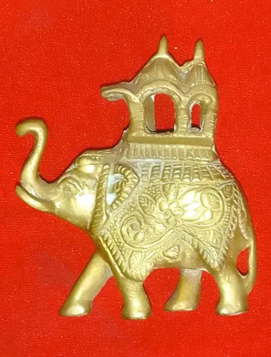 Pequena escultura indiana em bronze dourado elefante com howdah ricamente detalhado*