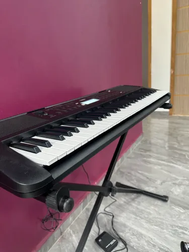 Teclado Yamaha PSR E383