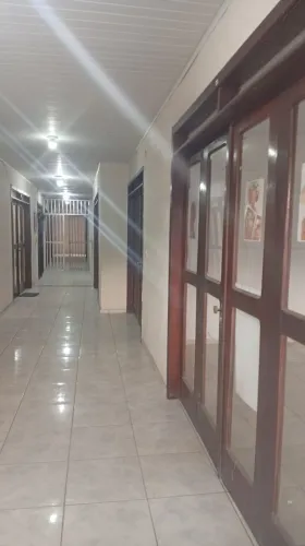 EXCELENTE GALERIA , 17 SALAS!!!!!