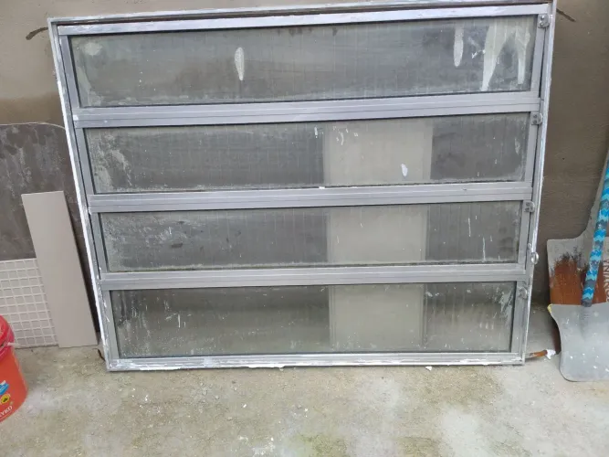 Basculhante 100x80 aluminio 4 vidros