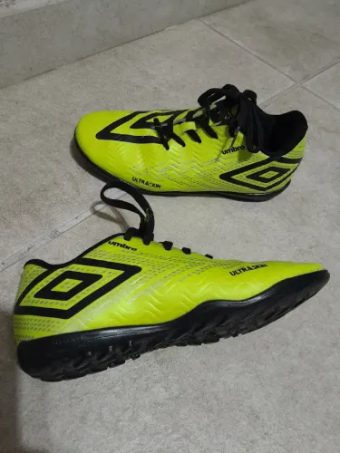 Chuteira Umbro