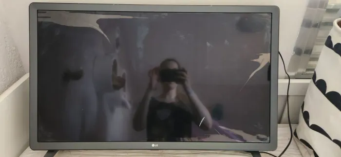 TV LG 32" para retirada das peças
