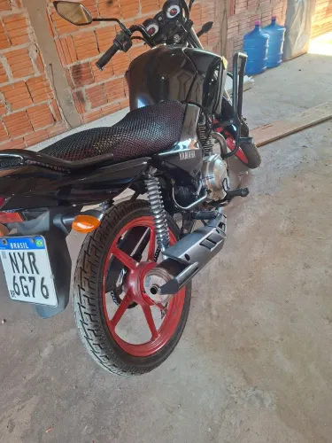 Moto bem conservada moto de mulher sem nenhum débito toda revisada e pegar e andar