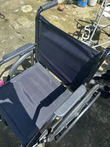 Vendo cadeira de Rodas nova!!!
