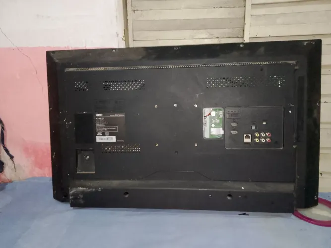 Tv 32 polegadas display está bom somente tela quebrada. 