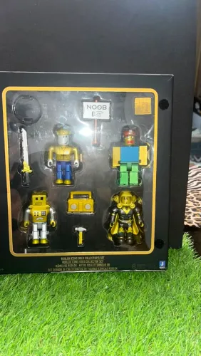 Conjunto de colecionador Roblox Icons Gold Collection, comemorando o 15º aniversário