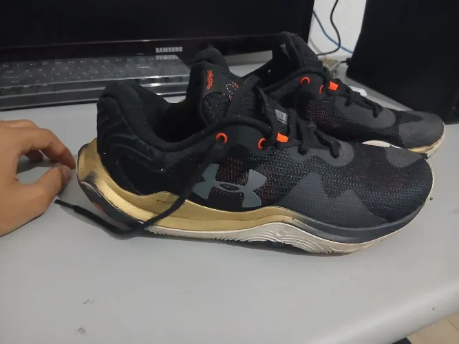 Vende-se tênis Under Armour