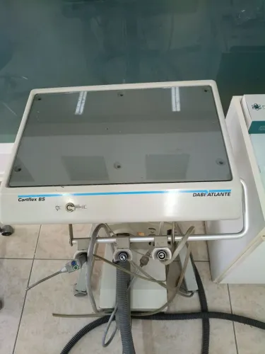 Mesa Odontológica Dabi Atlante - kart acessório com cuspideira e sugador