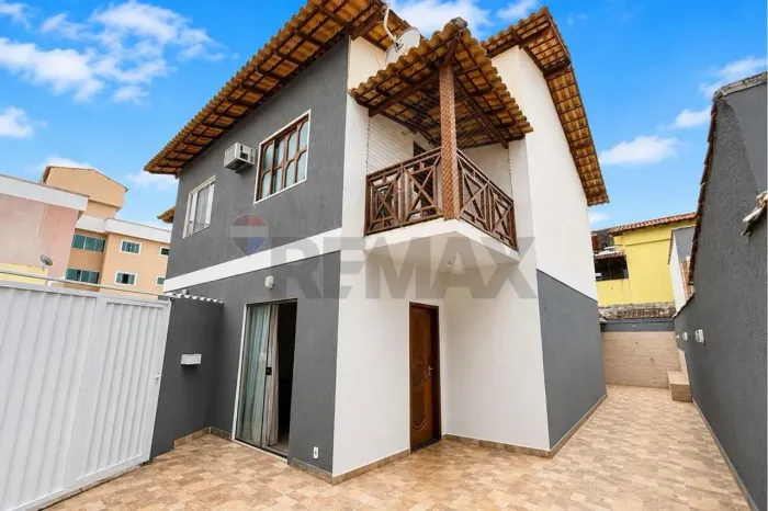 Casa Moderna, 2 suítes, a venda em Rio das Ostras/RJ!