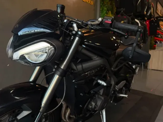 TRIUMPH STREET TRIPLE 765 RS