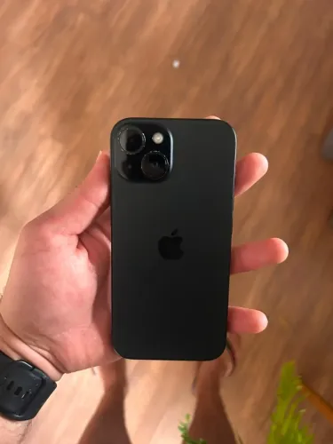 Celular IPhone 15 - 92% de bateria 