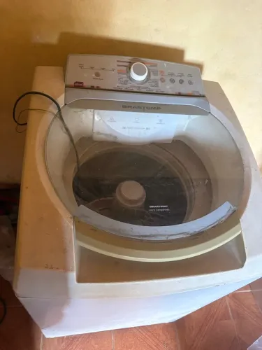 MÁQUINA DE LAVAR FUNCIONANDO