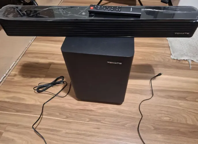 Soundbar + Subwoofer Tomate - MTS 2023 (defeito em um lado da barra)