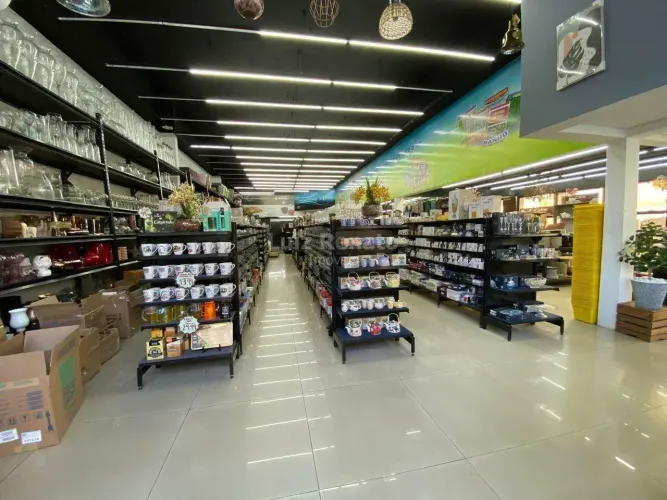 Loja comercial para alugar 910m² no bairro Buritis