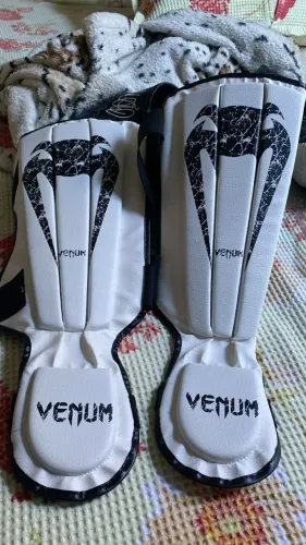Caneleira Venum muaythai, kickboxing para iniciante tamanho M