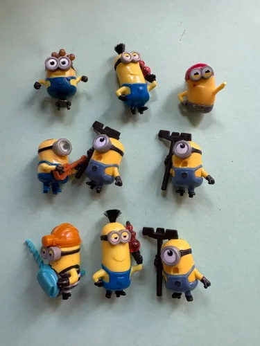 Miniaturas minions kinder ovo