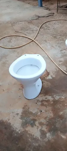 Vendo três unidades de vaso