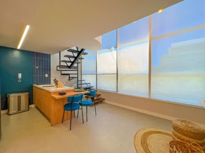 Loft 60m², 2 vagas, 2 banheiros, 1 quarto.