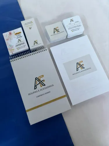 Kit Empreendedor pata Lojista Modelo 1 personalizado nas cores da Logo