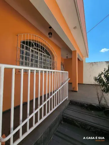 Casa residencial com 3 quartos e suíte para aluguel no Bairro Bandeirantes, Contagem/MG