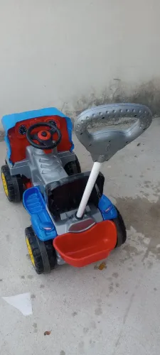 Caminhão brinquedo