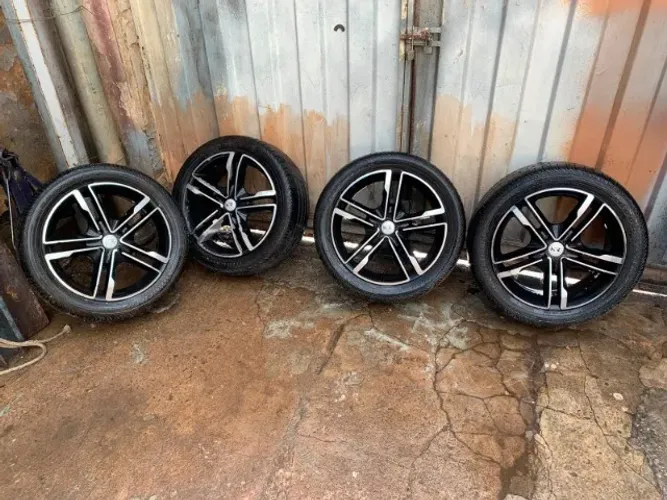Jogo de Rodas KR Aro 17 (Furação 4x100) com Pneus Goodyear 225/45 R17