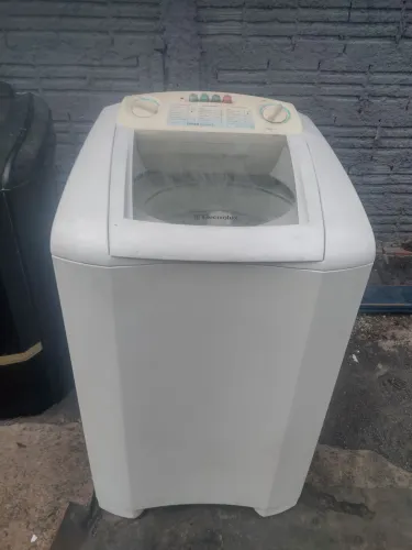 Máquina de lavar Eletrolux 7,5kg funcionando perfeitamente, função água quente