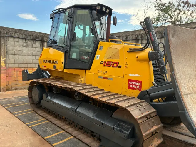 Vendo trator de esteiras New Holland D-150