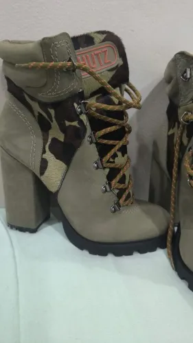 Bota Schutz nova