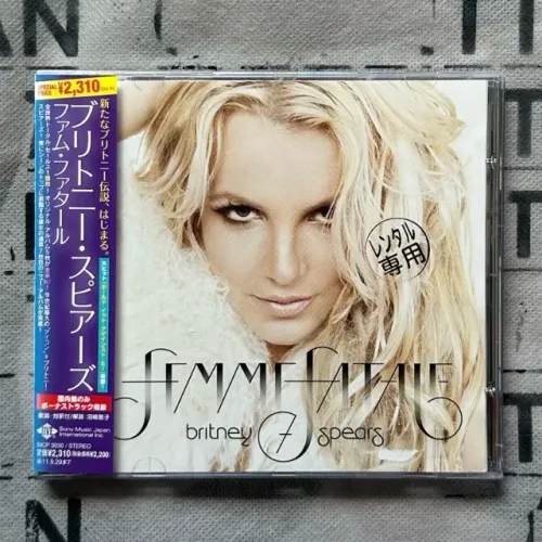 CD Britney Spears - Femme Fatale Usado Japonês