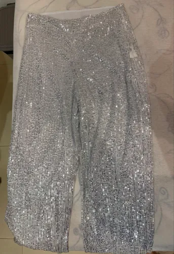 Vendo calça pantalona com lantejoulas pratas