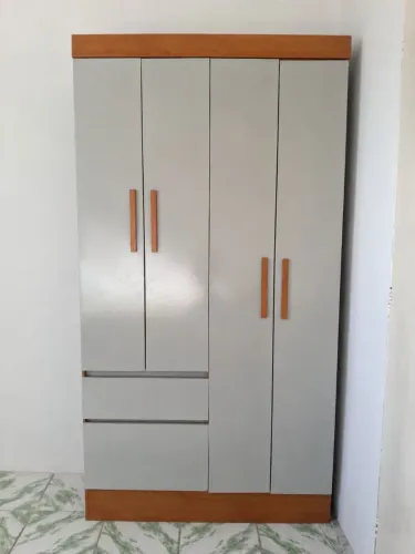 Guarda-roupa à Venda