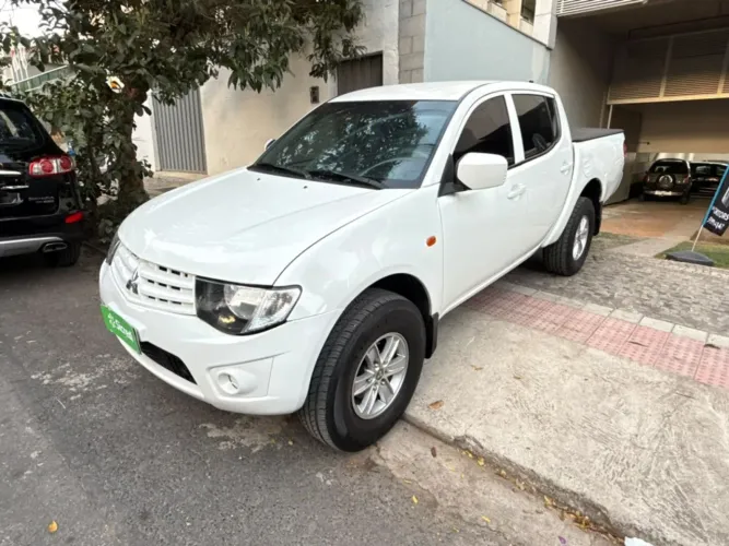Mitsubishi L200 Triton GL 3.2 CD TB Int. Dies. Mec. 2016