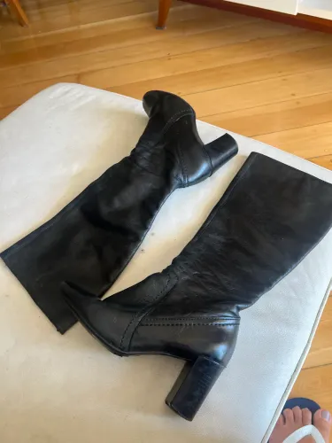 Bota de couro Arezzo