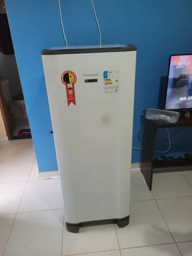 Geladeira Esmaltec - 3 meses de uso