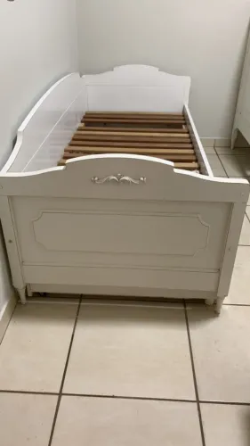Cama provençal, com cama auxilia, fralda e c&a