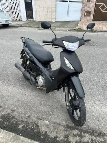Biz 125 es partida e pedal